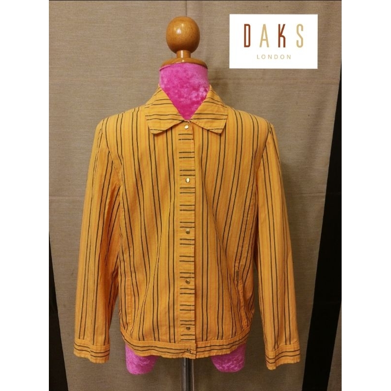 เสื้อแจ๊คเก็ต-แขนยาว-daks-london-brand-2nd-hand-กระดุม-ป้ายคอ-และป้ายข้าง-วัสดุโลหะปั้มโลโกวินเทจสุด-ๆ