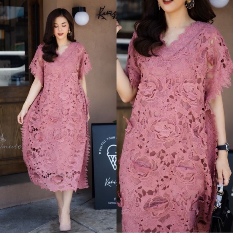 maxi-dress-ผ้าลูกไม้เนื้อหนาเกรดพรีเมี่ยม-ลายลูกไม้สวยมากค่ะ-ตกเเต่งลูกไม้ลายเชิงรอบตัวชุดเพิ่มความหรู-อีกระดับ