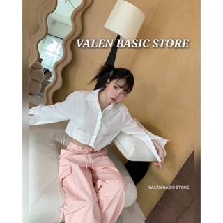 VALEN BASIC STORE 🤍 เสื้อครอปเชิ้ตแขนยาวสีพื้นขาว detail กระเป๋า
