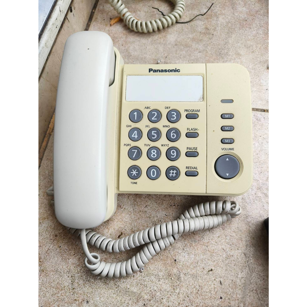 โทรศัพท์มีสาย-ขาว-panasonic-kx-ts520mx