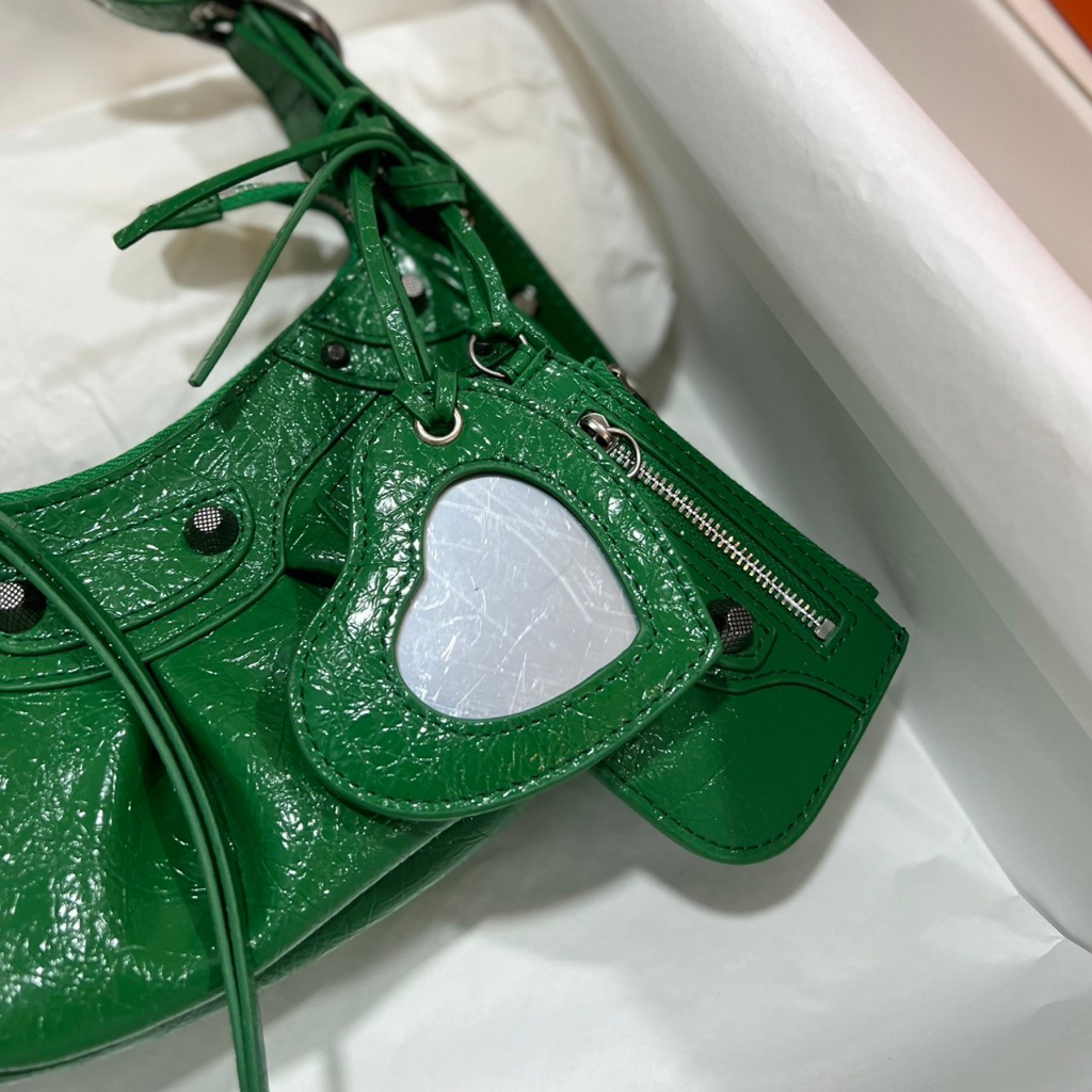 กระเป๋า-ba-lenciaga-cagole-shoulder-bag-สวยมากถ่ายจากใบจริง-ทำจากเงินแท้มาพร้อมกล่องครบ