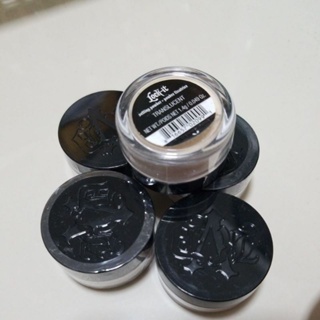 kat von d translucent powder 1.4g