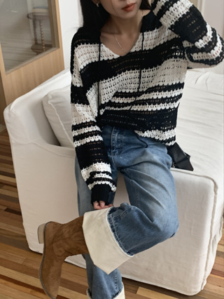 (พร้อมส่ง) Clothestoryy - Heydy Knit เสื้อแขนยาว  เสื้อสเวตเตอร์ ไหมพรมบาง ลายทาง คอวี ผูกโบว์