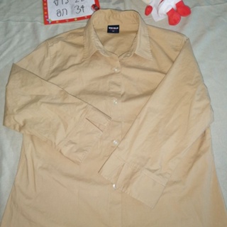 เสื้อแขนยาว uniqlo มือสอง size m สีน้ำตาล เสื้อเชิ้ตแบรนด์ มือสอง สภาพใหม่