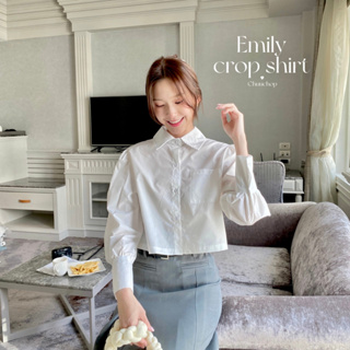 chuuchop_พร้อมส่ง(C8103)☁️🫧 Emily crop shirts เสื้อครอปเชิ้ตสีขาว สไตล์เกาหลี