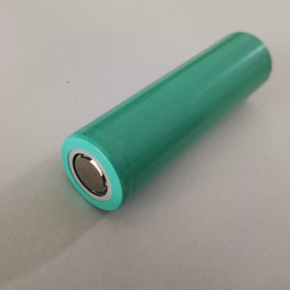 ถ่านชาร์จสำหรับไฟฉาย 18650 หัวแบน LED Torch - High power 3.7V 2000mAh 5C 18650 Rechargeable li ion Battery full capacity