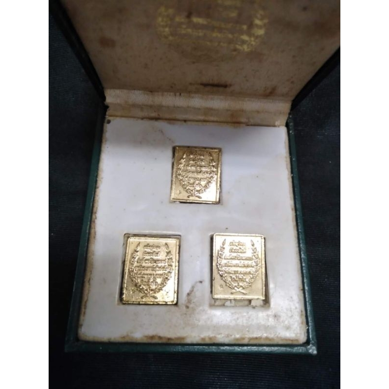 ชุดเหรียญมหาลาภ-สมเด็จพระปิยมหาราชหลวงพ่อพุธ-วัดป่าสาลวัน-จ-นครราชสีมา-กะไหล่ทองลงยา-ปี2536-กล่องเดิม