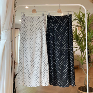 ภาพขนาดย่อของสินค้าdaisy skirt(กระโปรงลายดอกเล็กพร้อมซับใน)