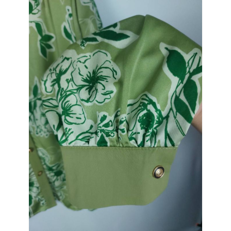 เสื้อ-อก-48นิ้ว-รหัส-ส298-ผ้าซาติน-เนื้อเงางาม-สีเขียว-พิมพ์ลายดอกไม้-แต่งปกผ้าพื้นสีเขียว-ไซส์ใหญ่-ทำงาน