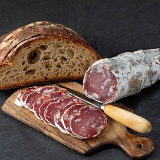 saucisson tradition black pepper pork air dried sausage เนื้อสไลด์ изделия charcuterie cold cuts