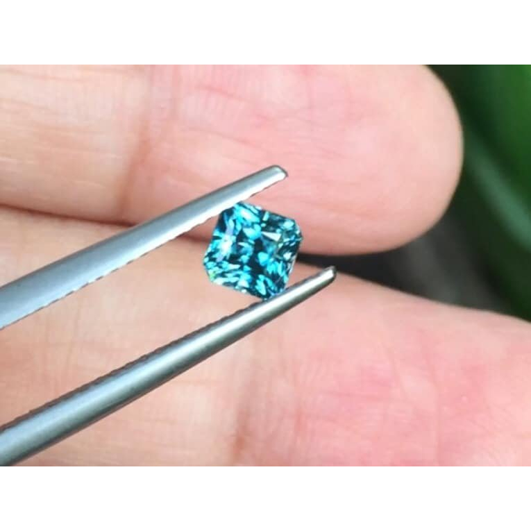 พลอยเพทาย-blue-zircon-นน0-77กะรัต