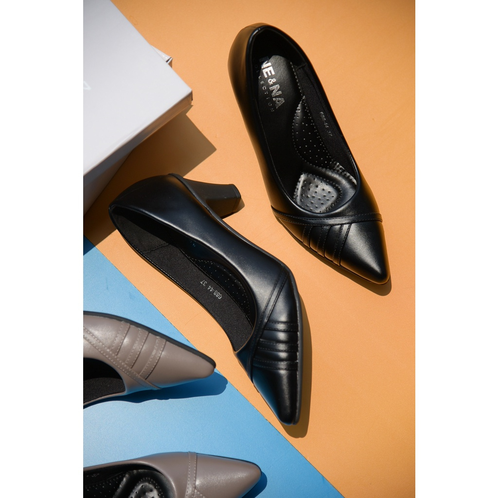 ภาพสินค้ารองเท้าเเฟชั่นผู้หญิงเเบบคัชชูส้นปานกลาง No. 688-44 NE&NA Collection Shoes จากร้าน nena_official_store บน Shopee ภาพที่ 6