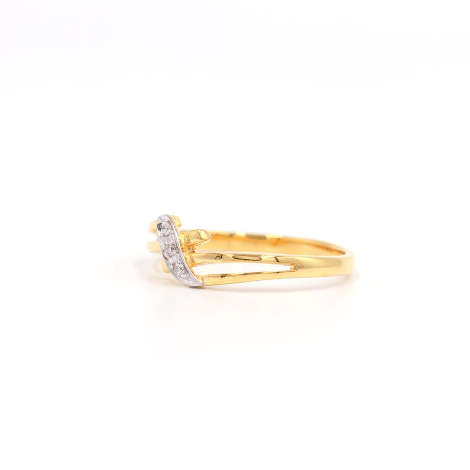 แหวนคลื่นพริ้วๆ-สวยๆ-ฝังเพชรเรียงกัน-3-เม็ด-แหวนเพชร-แหวนทองเพชรแท้-ทองแท้-37-5-9k-me867
