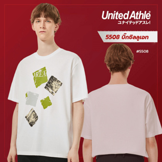 United Athle®  เสื้อยืดผู้ชาย  เสื้อยืดคอกลมแขนสั้น DREA Vibrant Green เสื้อยืดผ้าฝ้ายคู่รัก- สีขาว รุ่น #5508