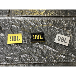 ภาพหน้าปกสินค้าโลโก้ JBL ขนาด 2 x1.5 cm สี ทอง,เงิน,ดำ ซึ่งคุณอาจชอบราคาและรีวิวของสินค้านี้