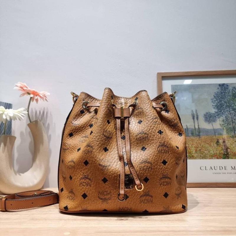 กระเป๋าสะพายไหล่ทรงขนมจีบ Outlet แท้ 100% พร้อมส่ง | Shopee Thailand