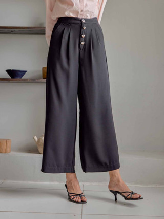 Hilde Pants - BK กางเกงขายาวบานกระดุมหน้า ดำ  Brand Calla Creativ