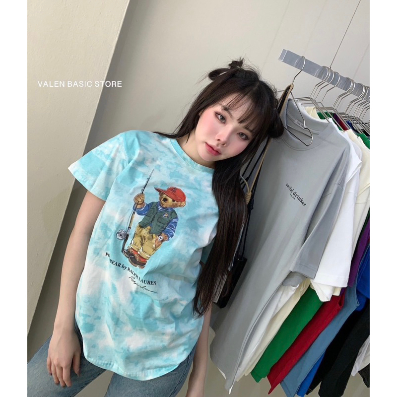 พร้อมส่ง-polo-tie-dye-t-shirt-เสื้อยืด-น้องหมี-สุดฮิต-ลายมัดย้อมสีฟ้าขาว-สกรีนน้องหมี-สดใสมากๆค่ะ