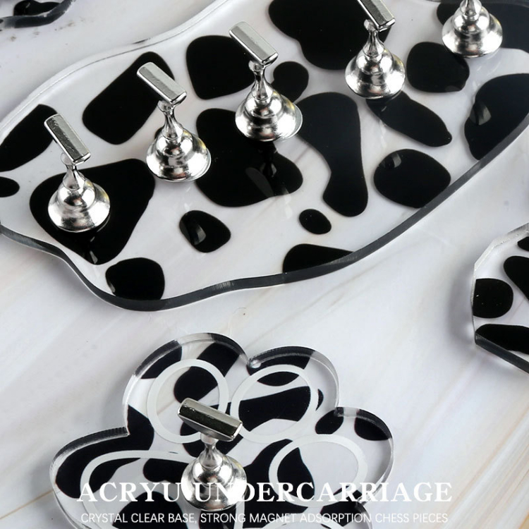 แท่นโชว์เล็บ-cow-print-มีหลายทรง-ให้เลือก-พร้อมส่ง-ใน-1-วัน