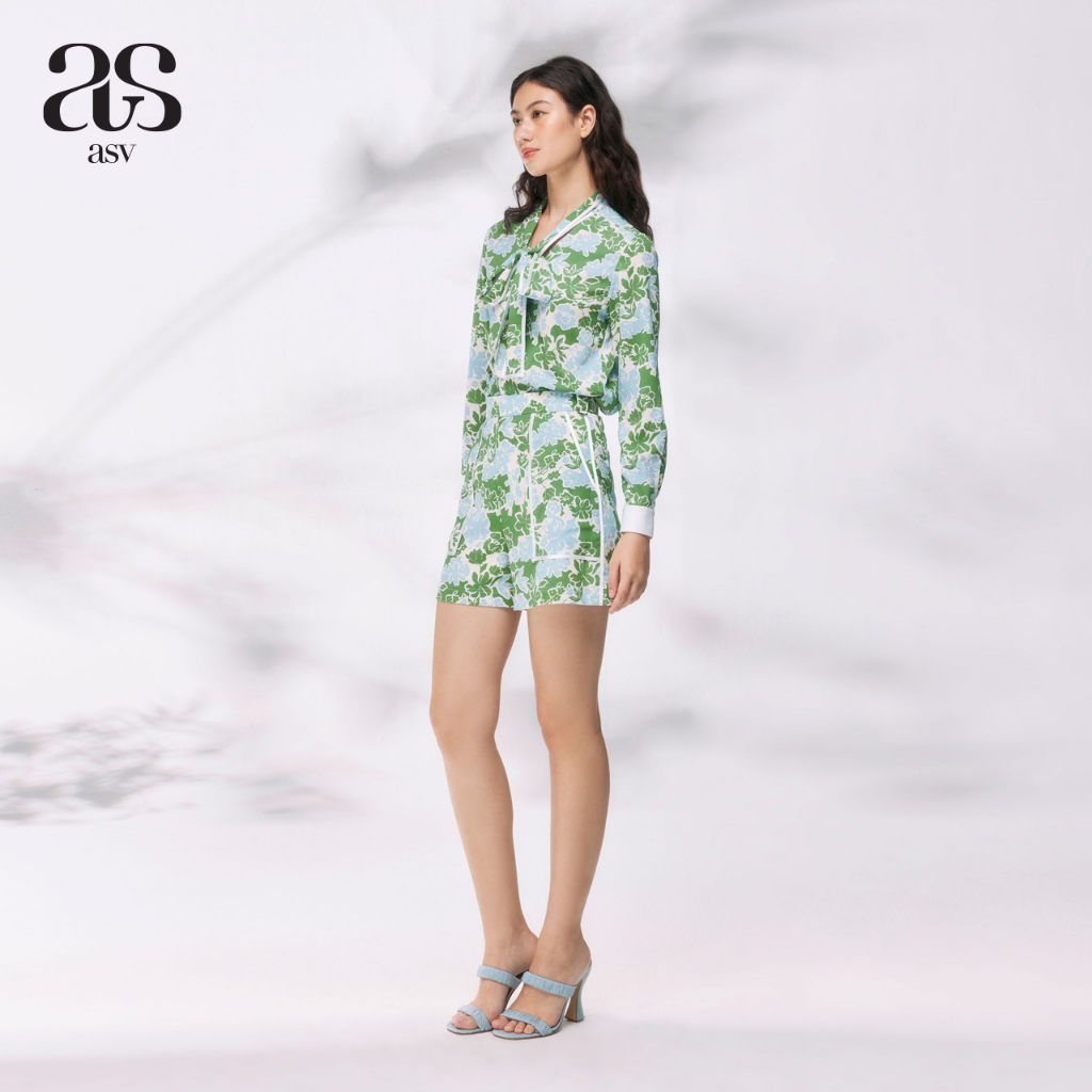 asv-pf23-nadia-floral-shorts-กางเกงผู้หญิง-ขาสั้น-ตกแต่งประเป๋าปะหน้า-หลัง-แต่งเทปข้าง-ผ้าลายดอกไม้