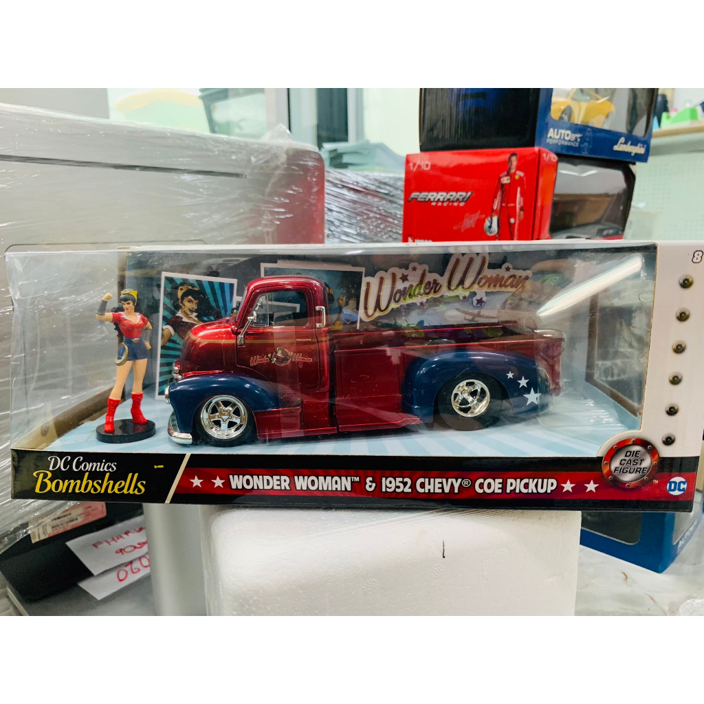 Jada JA30457 1:24 1957 Chevy Corvette avec Figurine Batgirl, Multicolore