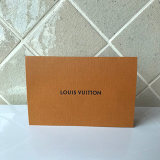 ซอง ซองกระดาษ แบรนด์ หลุยส์ LOUIS VUITTON ของแท้ สีส้ม สภาพใหม่ จาก shop เลย