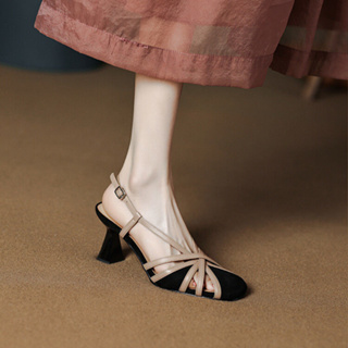 กลวง Retro รองเท้าแตะ แจ๊กเก็ตสไตล์ตะวันตกของฝรั่งเศสจับคู่สีส้นหนา ๆ รองเท้าส้นสูงของผู้หญิง