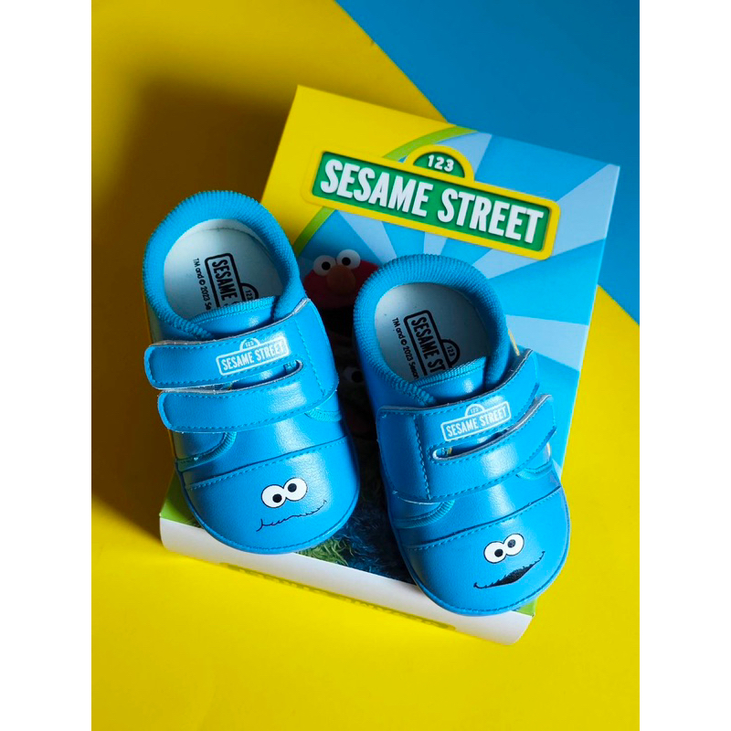 รองเท้าเด็กผู้ชายแบรนด์-sesame-street-ของแท้-100-ขายถูกกว่าห้าง-ส่งฟรี