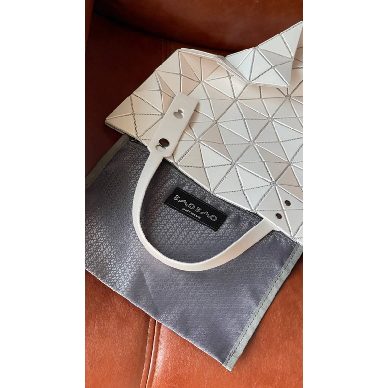 bao-bao-issey-miyake-lucent-6x6