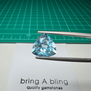 บลูโทแพส (swiss blue topaz) ขนาด 10x10x6 มม. พลอยธรรมชาติ สีฟ้าสดใส เหลี่ยมสวยไฟเต็ม ค่อนข้างสะอาด พลอยธรรมชาติ