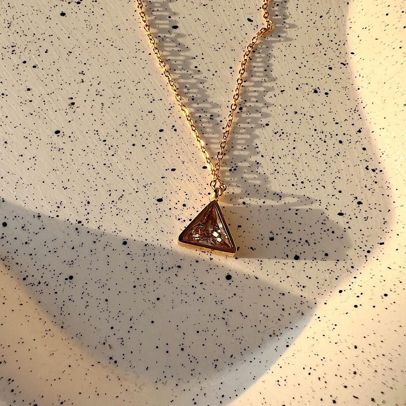 adoreofficial-bkk-daimond-triangle-gold-necklace