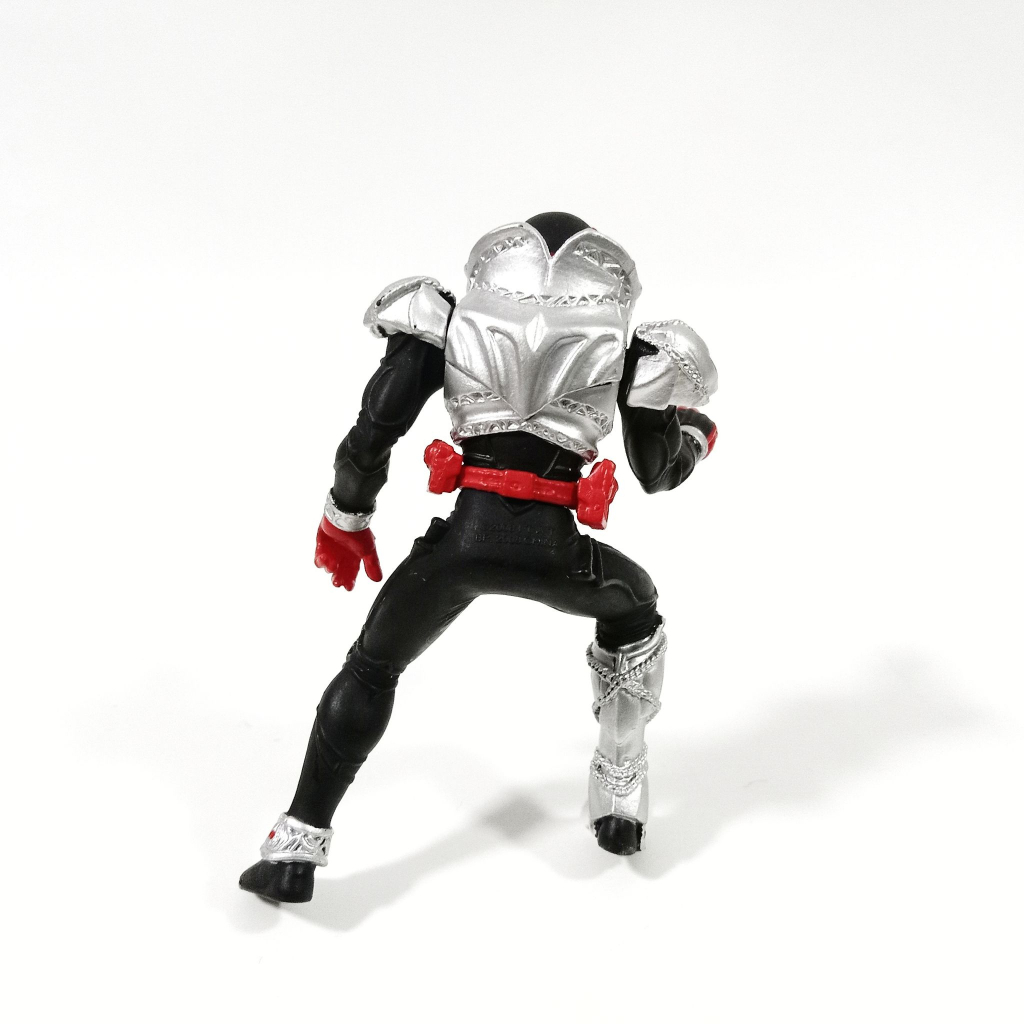 model-figure-masked-rider-kiva-โมเดล-ฟิกเกอร์-มาสค์ไรเดอร์-คิบะ-ท่าขี่รถ-ของแท้ญี่ปุ่น