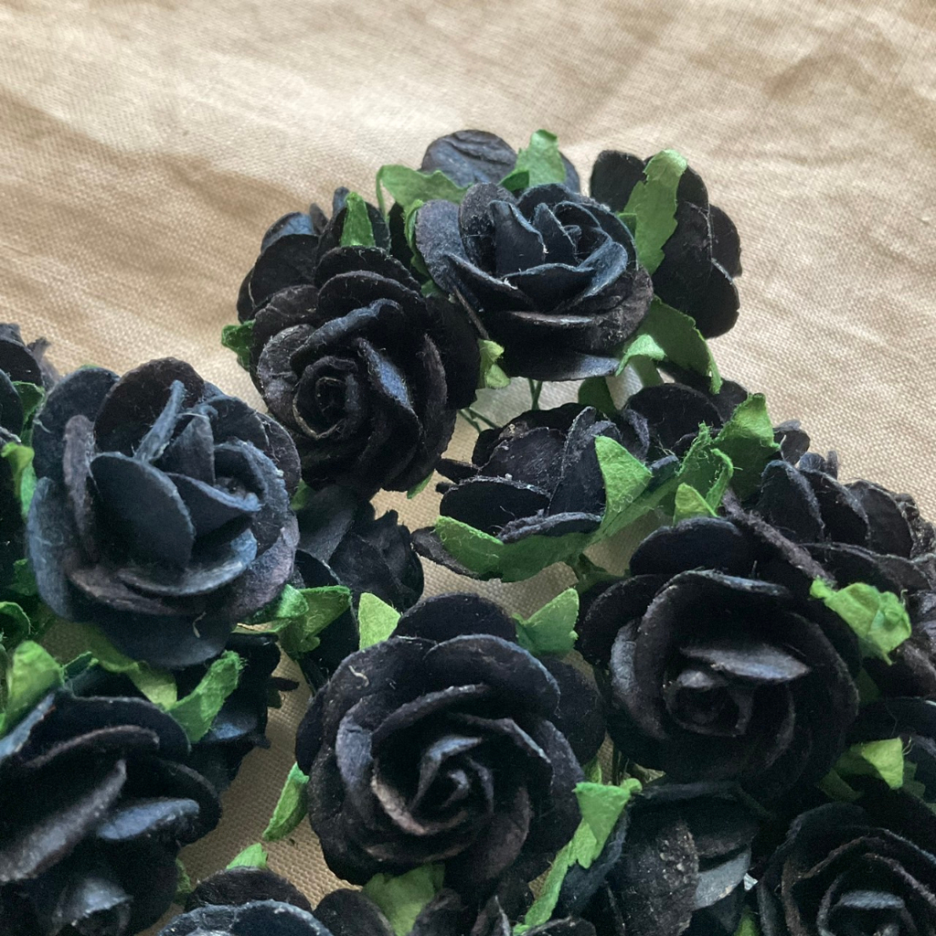 ดอกไม้กระดาษสากุหลาบสีน้ำเงินกรมค่อนดำ-ขนาดกลาง-50-ชิ้น-ดอกไม้ประดิษฐ์สำหรับงานฝีมือและตกแต่ง-พร้อมส่ง-f03