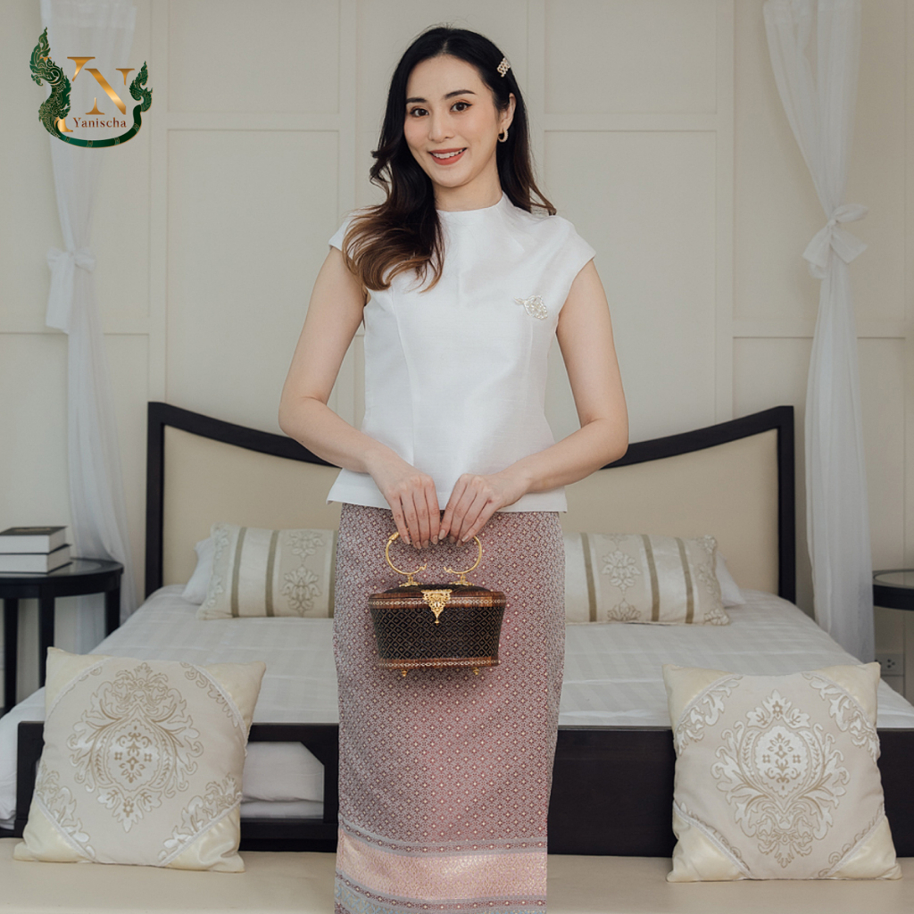เสื้อผ้าไหมแพรทิพย์ขาวงามสง่า ชุดออกงานไปวัดทำบุญ ไซส์M-4XL พร้อมส่ง มุมมองที่ 3