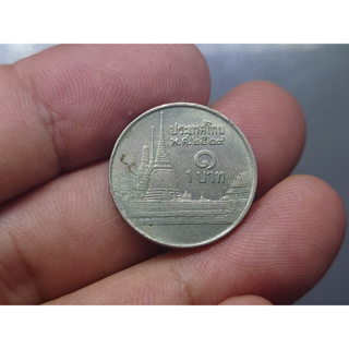 เหรียญ 1 บาท (ช่อฟ้ายาว) พ.ศ.2529 หลังวัดพระศรืๆ ผ่านใช้งานน้อย สภาพสวย