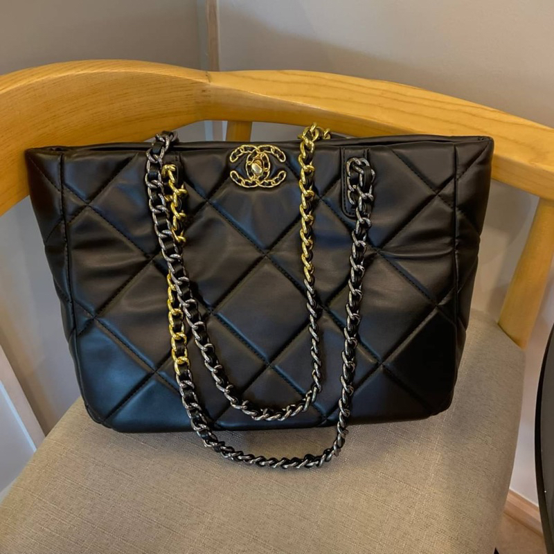 chanel-leather-tote-bag