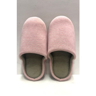 รองเท้า slipper เนื้อผ้านิ่ม สบาย ใส่อยู่บ้าน ใส่ในห้อง เดินสบายเท้าค่ะ