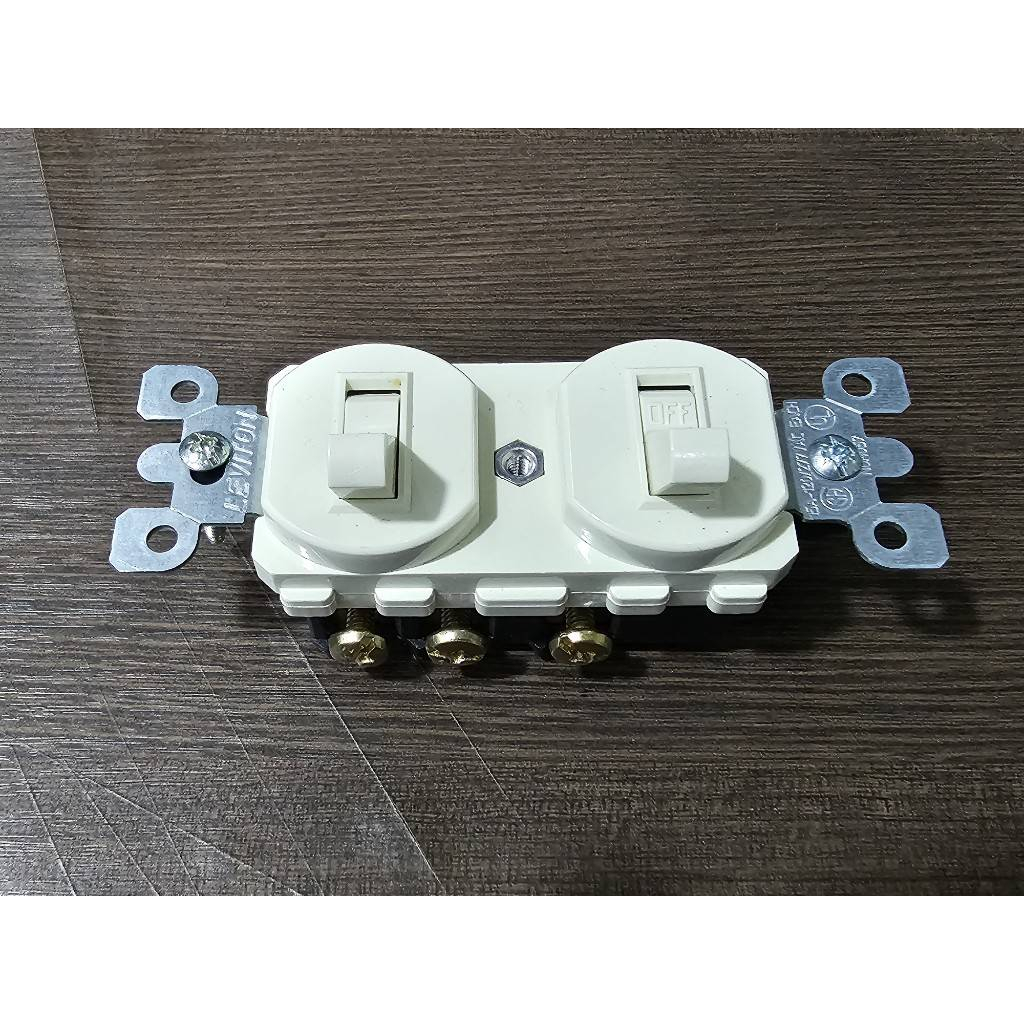 leviton-switch-คู่-15a-พร้อมฝาครอบ