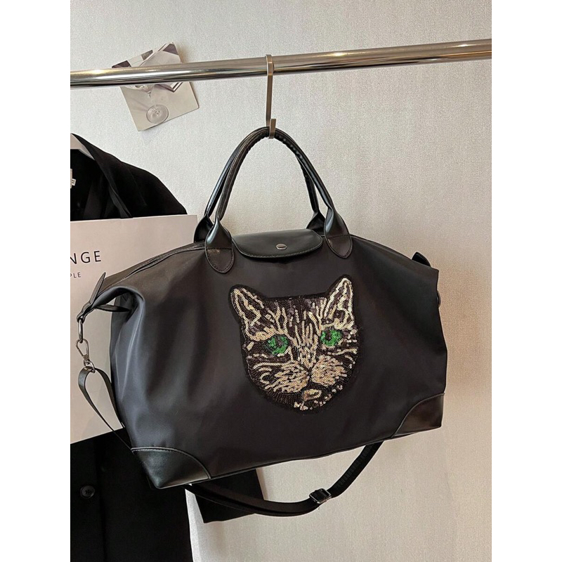 dwk-กระเป๋าเดินทางตกแต่งเลื่อมลายแมว-large-fashion-travel-bag-adjustable-strap-sequin-cat-decor-polyester