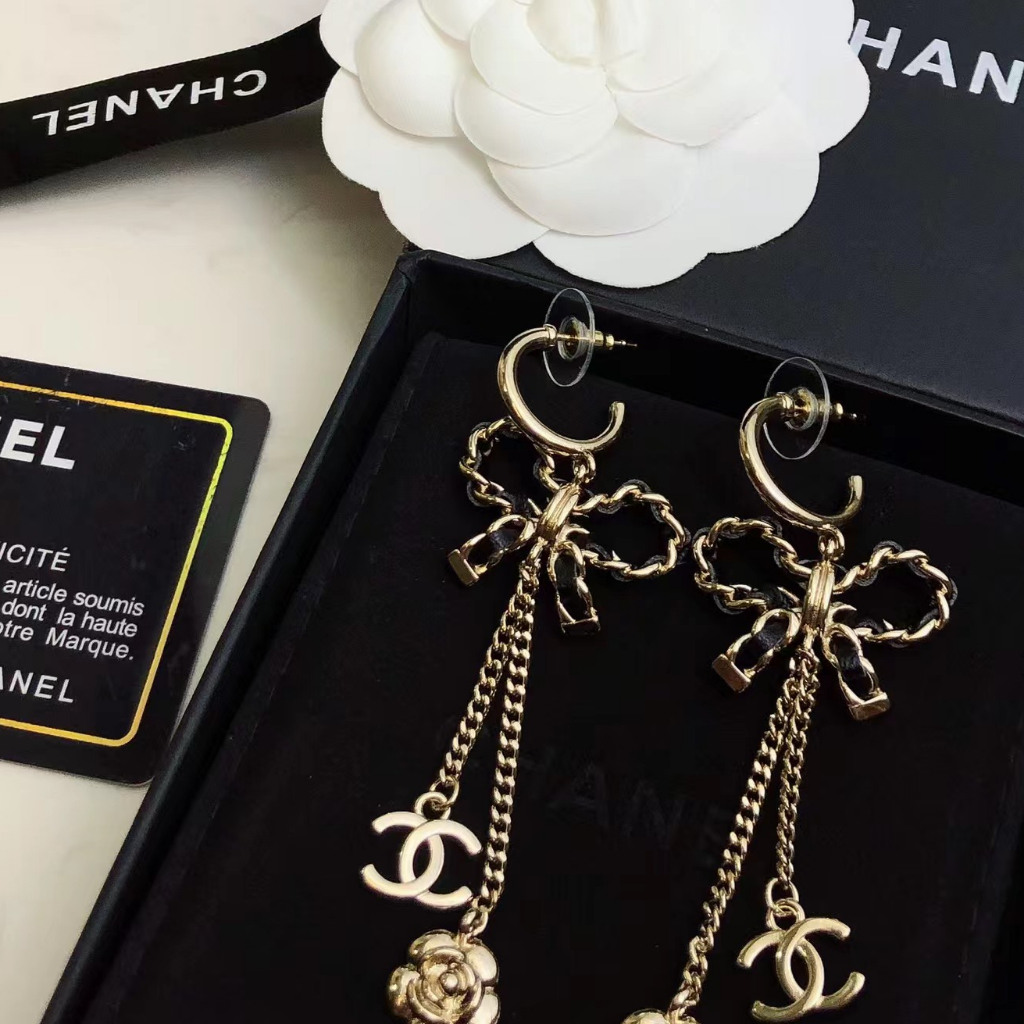 chanel-double-c-earrings-elegant-and-elegant-seiko-design