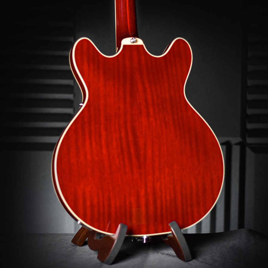 กีต้าร์ไฟฟ้า-guild-starfire-v-cherry-semi-hollow-mahogany-body-with-vibrato-tailpiece-electric-guitar