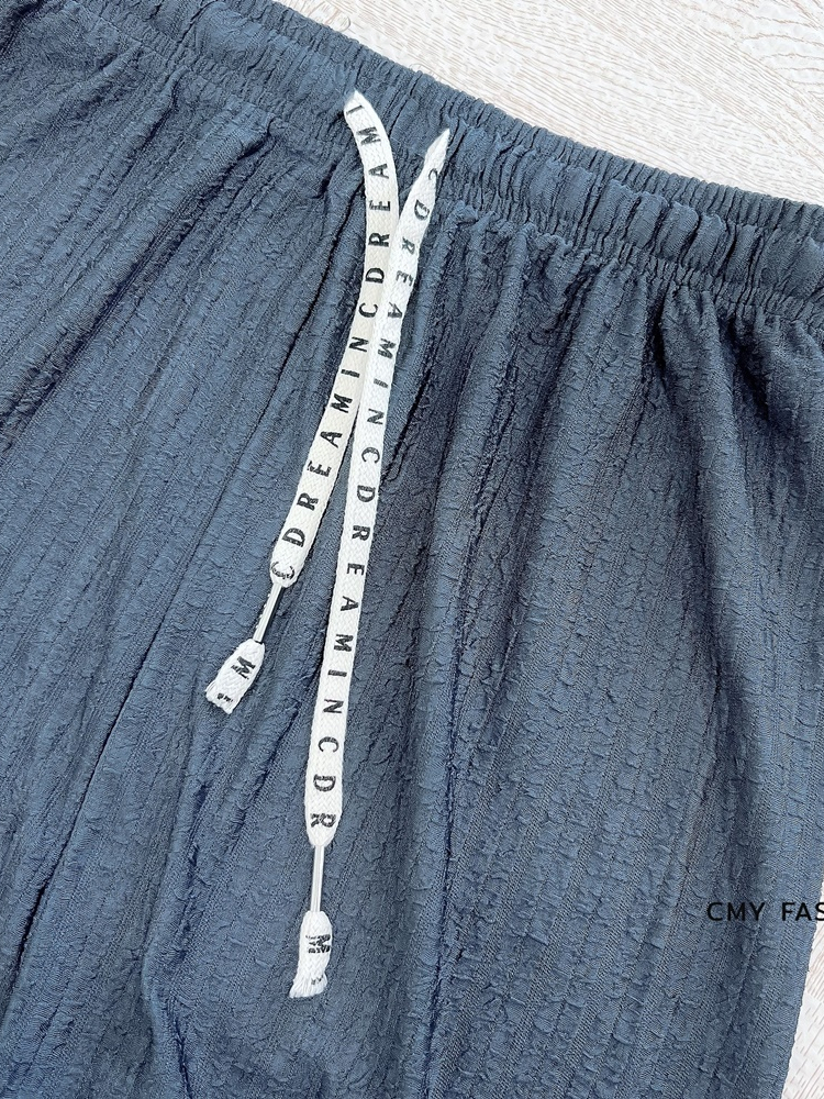 9111-กางเกงขายาว-ผ้าย่น-9-ส่วน-ผ้าทิ้งตัว-เชือกสกรีนอักษร
