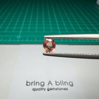 พลอยสีชมพูอมส้ม (pink orange sapphire) จากศรีลังกา  น้ำหนัก 0.5 กะรัต (5.0x4.0mm) พลอยธรรมชาติ