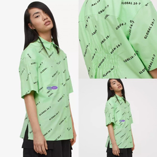 H&amp;M x cotton x M shirt ลายกราฟฟิก สวยมากสีเขียส สภาพใหม่กริบ อก 48 ยาว 28 ใส่ทรง oversize ได้ Code :950(6)