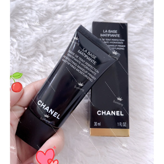 chanel la base matifiante 30 ml คือไพรเมอร์เนื้อเจลประช่วยให้ผิวดูแมตต์และ ช่วยเบลอผิวให้ดูเกลี้ยงเกลา