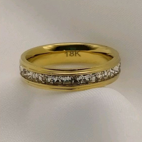 แหวนพลอยสแตนเลสยิงเลเซอร์แท้-100-พลอยแถวเดียวเต็มวง-สวยมากครับ