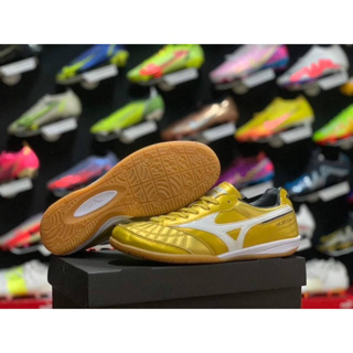 รองเท้าฟุตซอล100ปุ่มพื้นเรียบMizunoงานJapan หนังนุ่มน้ำหนักเบาแข็งแรงสินค้าตรงปก 100% มีกล่อง+ถุงผ้า