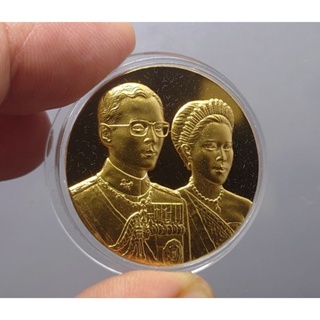 เหรียญพระราชทาน พระรูป ร9 พระราชินี แท้💯%เนื้อเงินกะไหล่ทอง ทรงกลม ขนาด 3เซ็น (แจกเฉพาะข้าราชการ ใกล้ชิดพระองค์)#ของสะสม