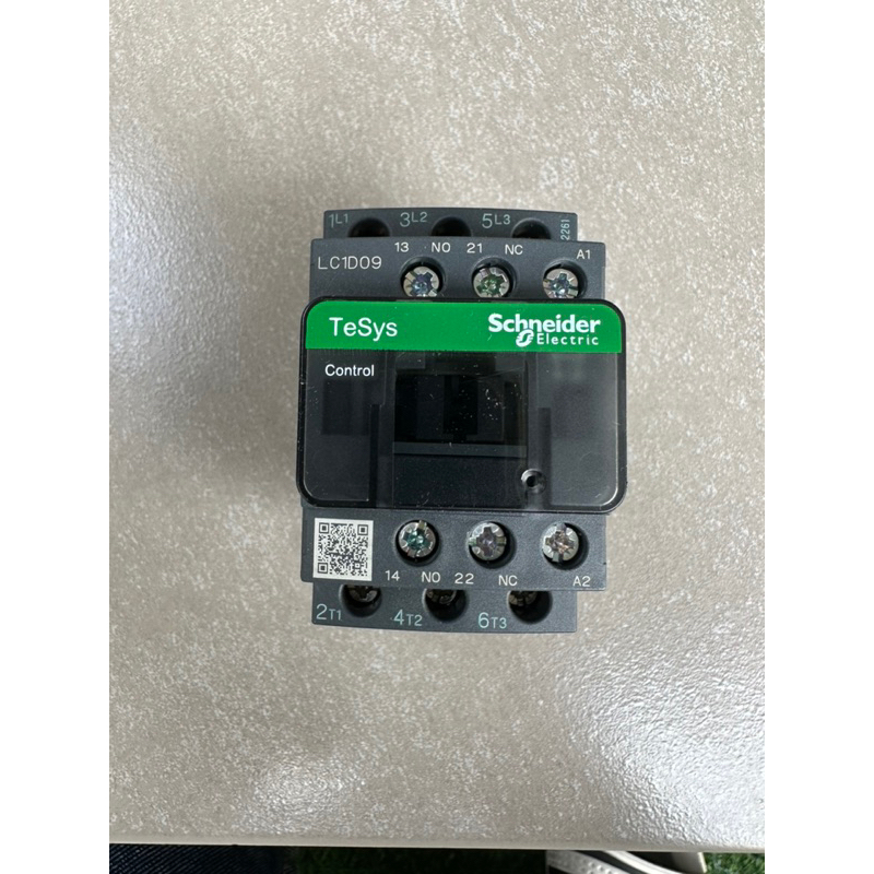 Minicontattore Tetrapolare 9A 220V 50/60Hz - Contattore K 2P+2R Con Viti, Colore Bianco