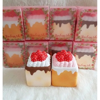 สกุชชี่ Vlampo Strawberry Cake Squishy